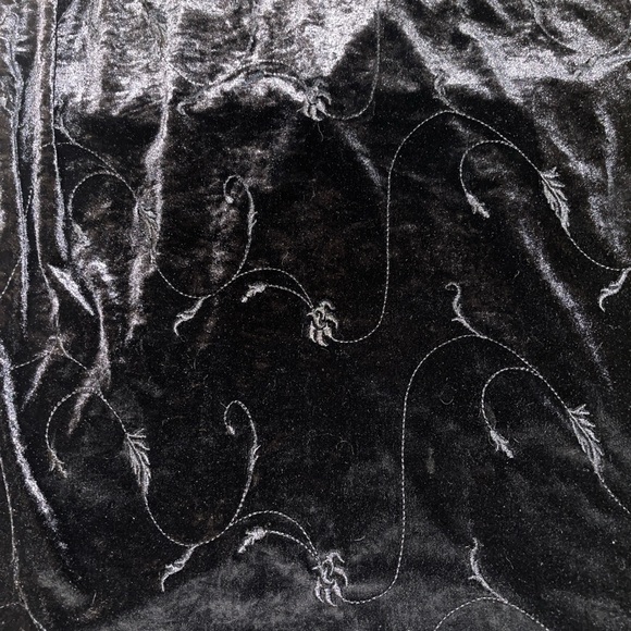 August Max Woman 3X Velvet embroidesleevless top - Picture 6 of 10